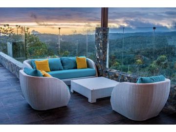 SE VENDE CASA EN ALTOS DE CERRO AZUL