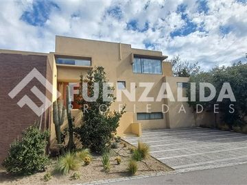 Casa en venta de 7 dorm. en Lo Barnechea