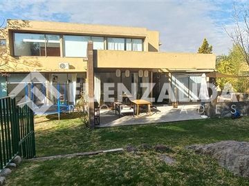 Casa en venta de 7 dorm. en Lo Barnechea