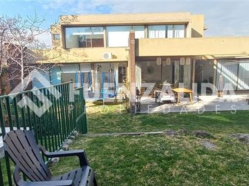 Casa en venta de 7 dorm. en Lo Barnechea