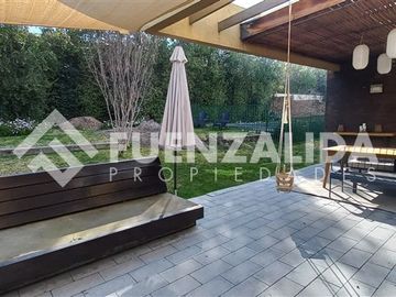 Casa en venta de 7 dorm. en Lo Barnechea