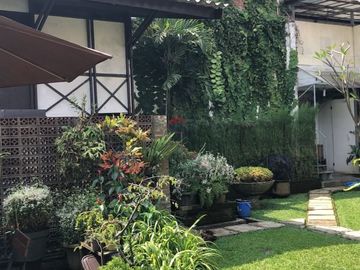 Dijual rumah asri siap huni Jalan Pahlawan Kota Bandung