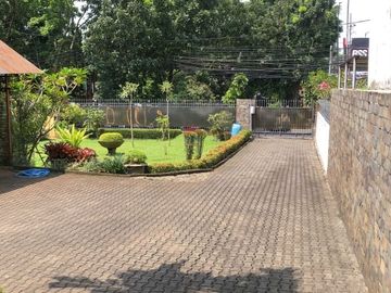 Dijual rumah asri siap huni Jalan Pahlawan Kota Bandung