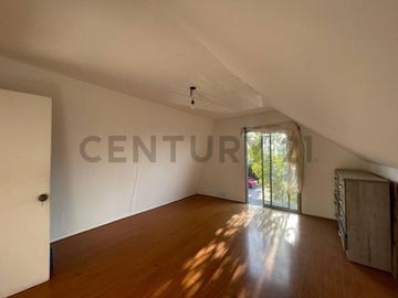 Arriendo Casa dos pisos, Metro Rojas Magallanes