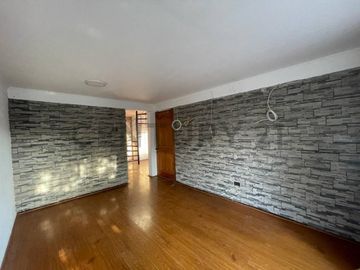 Arriendo Casa dos pisos, Metro Rojas Magallanes