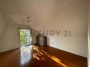 Arriendo Casa dos pisos, Metro Rojas Magallanes