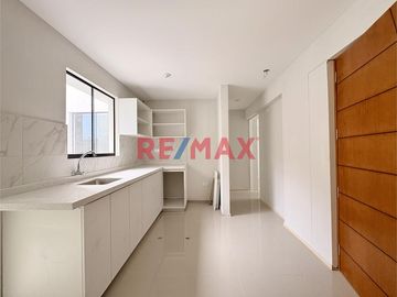 🎯 ¡Tu nuevo depa te espera en Los Pinos! Entrega en julio 🗓️

¿Buscas un departamento moderno, bien ubicado y sin pagar alcabala? ¡Esta es tu oportu