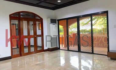 Signature House for Sale in Menlo Park BF Homes 5, Para&ntilde;aque