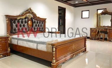 Signature House for Sale in Menlo Park BF Homes 5, Para&ntilde;aque