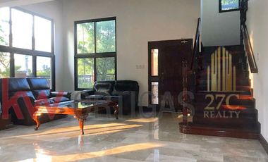 Signature House for Sale in Menlo Park BF Homes 5, Para&ntilde;aque
