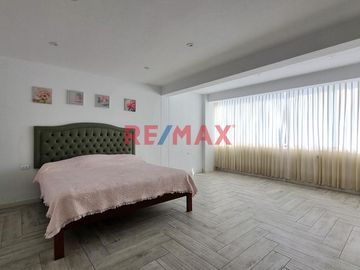 ¡Casa de 3 pisos más azotea en Villa Los Sauces, frente a parque!

Con ubicación estratégica, en una zona tranquila y familiar.
Espaciosa casa en l