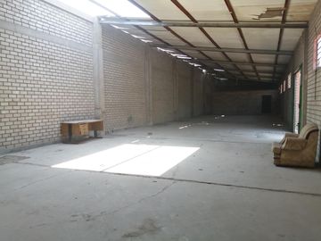 TERRENO INDUSTRIAL CON TRES FRENTES EN AV. REVOLUCIÓN - VENTANILLA