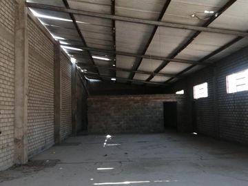 TERRENO INDUSTRIAL CON TRES FRENTES EN AV. REVOLUCIÓN - VENTANILLA