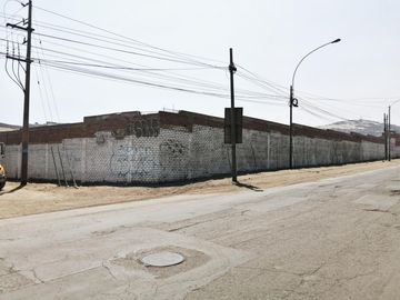 TERRENO INDUSTRIAL CON TRES FRENTES EN AV. REVOLUCIÓN - VENTANILLA