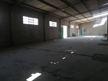 TERRENO INDUSTRIAL CON TRES FRENTES EN AV. REVOLUCIÓN - VENTANILLA