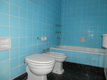 Departamento de 3 ambientes. PISO ALTO