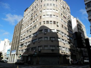 Departamento de 3 ambientes. PISO ALTO