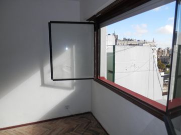 Departamento de 3 ambientes. PISO ALTO