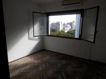 Departamento de 3 ambientes. PISO ALTO