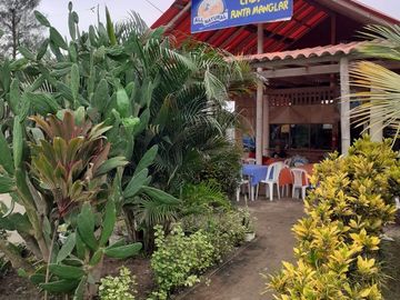 Casa Rosa Brand New Hidden Jem in Manglaralto. Just an Eight Minute Walk to the Beach: Se Vende Casa Cerca del Mar en Manglaralto