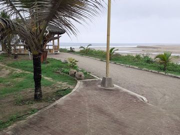 Casa Rosa Brand New Hidden Jem in Manglaralto. Just an Eight Minute Walk to the Beach: Se Vende Casa Cerca del Mar en Manglaralto
