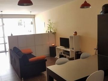 Impecable Monoambiente con COCHERA FIJA Y CUBIERTA