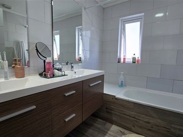 Casa en venta de 6 dorm. en Puerto Varas