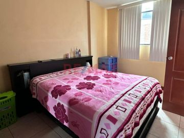 🏡 ¡Oportunidad única en Urb. Los Rosales! 🏡
📍 Pasaje Los Geranios, a solo una cuadra de la Av. Augusto B. Leguía

¿Buscas una casa amplia, funciona