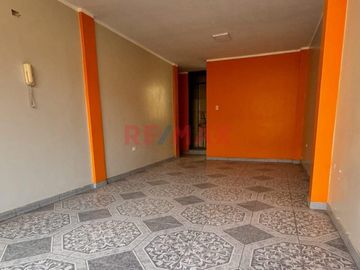 🏡 ¡Oportunidad única en Urb. Los Rosales! 🏡
📍 Pasaje Los Geranios, a solo una cuadra de la Av. Augusto B. Leguía

¿Buscas una casa amplia, funciona