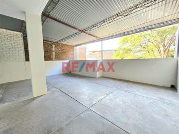 🏡 ¡OPORTUNIDAD ÚNICA EN PIURA! 🏡
CASA EN VENTA EN SANTA MARIA DEL PINAR, Ubicada detrás del Policlínico del Niño y frente al Parque 🌳.

📍 Ubicación