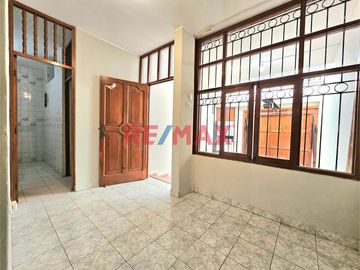 🏡 ¡OPORTUNIDAD ÚNICA EN PIURA! 🏡
CASA EN VENTA EN SANTA MARIA DEL PINAR, Ubicada detrás del Policlínico del Niño y frente al Parque 🌳.

📍 Ubicación