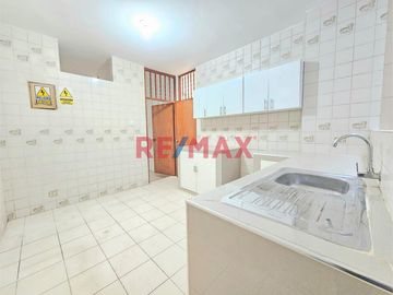 🏡 ¡OPORTUNIDAD ÚNICA EN PIURA! 🏡
CASA EN VENTA EN SANTA MARIA DEL PINAR, Ubicada detrás del Policlínico del Niño y frente al Parque 🌳.

📍 Ubicación