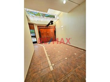 🏡 ¡OPORTUNIDAD ÚNICA EN PIURA! 🏡
CASA EN VENTA EN SANTA MARIA DEL PINAR, Ubicada detrás del Policlínico del Niño y frente al Parque 🌳.

📍 Ubicación
