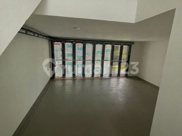 Disewakan Rumah di Cluster Permata Hijau Pik2 Milenial 12X20