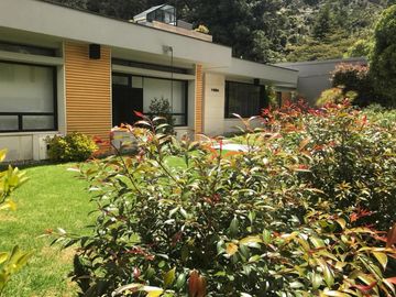 casa en venta en santa ana occidental-usaquén. Cod V7220