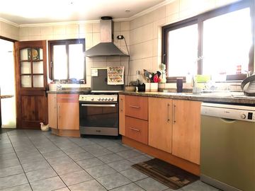 Casa en venta de 4 dorm. en Colina