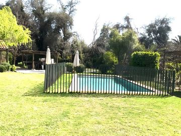 Casa en venta de 4 dorm. en Colina