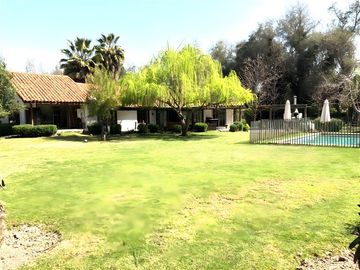 Casa en venta de 4 dorm. en Colina