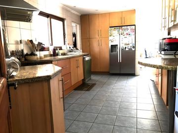 Casa en venta de 4 dorm. en Colina