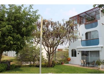CASA EN CONDOMINIO EN VENTA A ORILLA DEL LAGO 