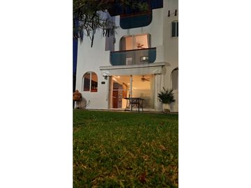 CASA EN CONDOMINIO EN VENTA A ORILLA DEL LAGO 