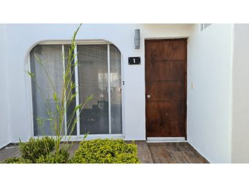 CASA EN CONDOMINIO EN VENTA A ORILLA DEL LAGO 