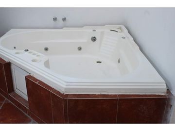 CASA EN CONDOMINIO EN VENTA A ORILLA DEL LAGO 