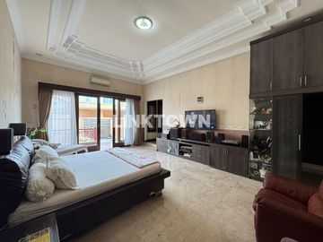 Rumah Elite Fully Furnish Pakuwon Indah Surabaya Barat