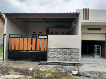 Dijual rumah di waru Gentan