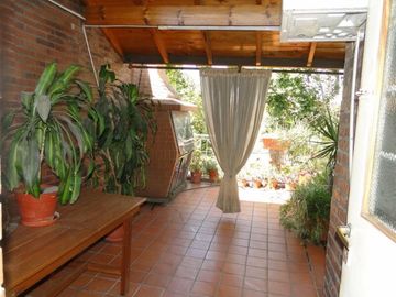 Villa Urquiza, Excelente PH Tipo Casa en Triplex 4 Amb, Entrada Independiente, Cochera