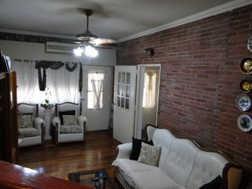 Villa Urquiza, Excelente PH Tipo Casa en Triplex 4 Amb, Entrada Independiente, Cochera