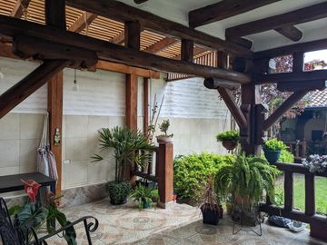 Hermosa casa 3 dormitorios, Conjunto Privado, Tumbaco