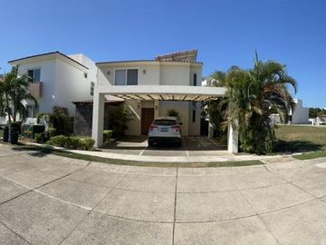 VENTA DE CASA EN CONDOMINIO FLAMINGOS SPORT CLUB