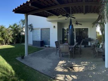 VENTA DE CASA EN CONDOMINIO FLAMINGOS SPORT CLUB